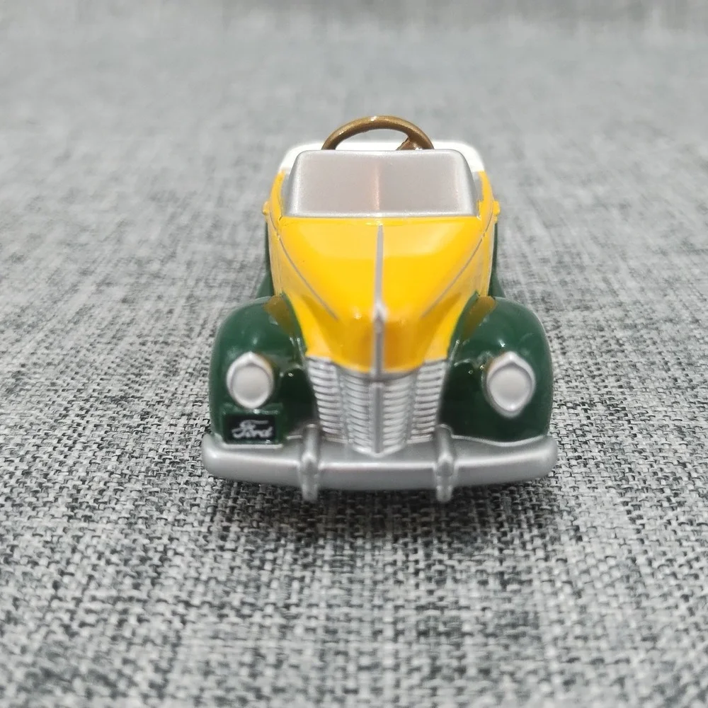Crayola Gearbox Diecast 1940 Ford Deluxe Yellow Pedal Driven Car 1998